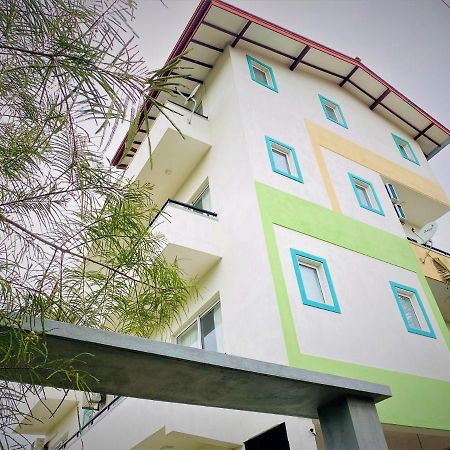 Srimadis Villa near Airport - Negombo Exterior foto