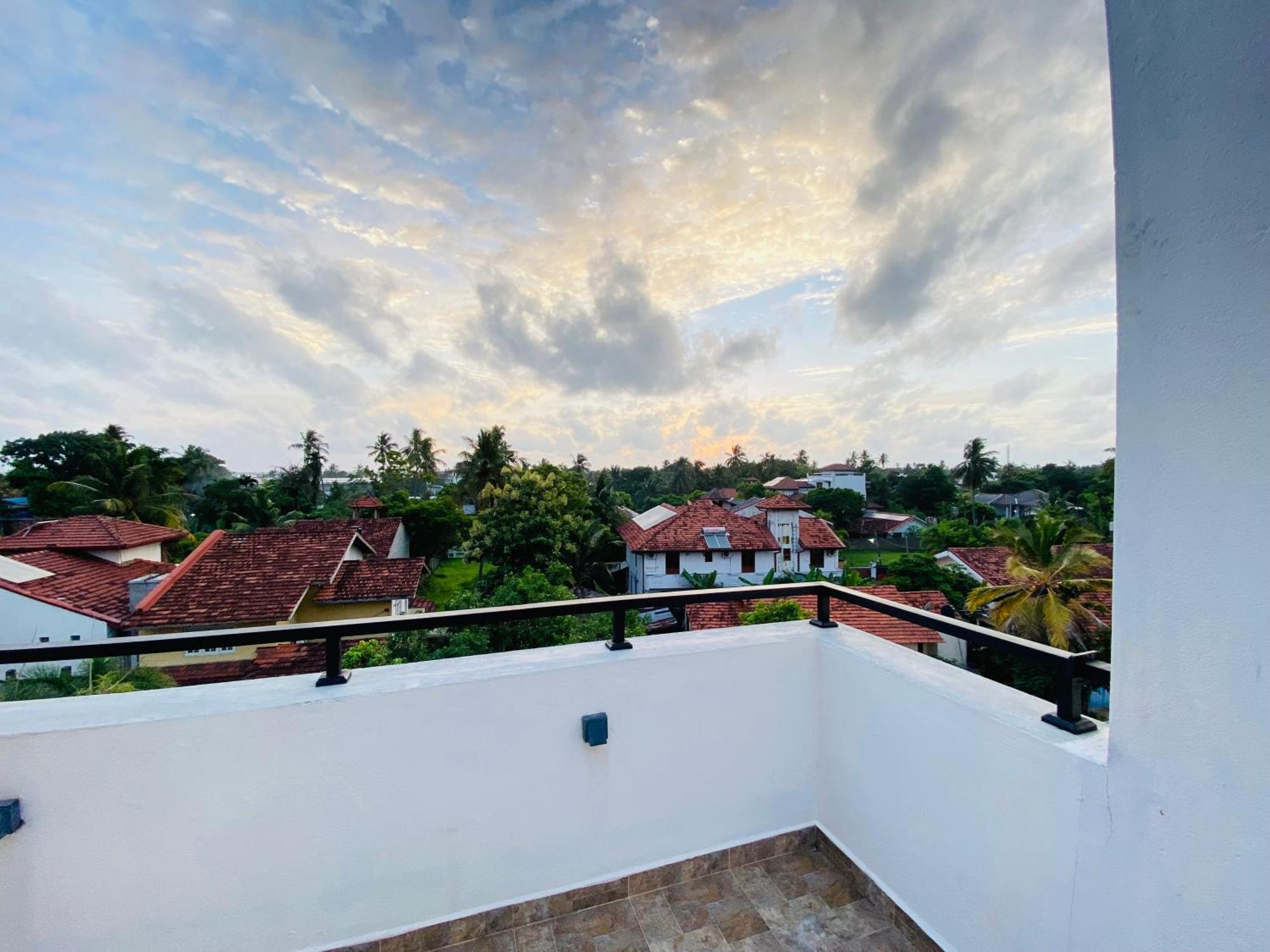 Srimadis Villa near Airport - Negombo Exterior foto